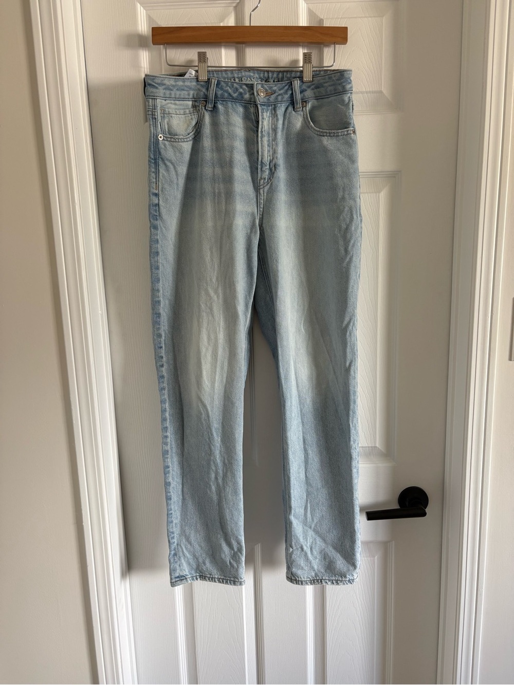 American Eagle Outfitters Light Wash Straight Leg Jeans - Picture 2 of 6